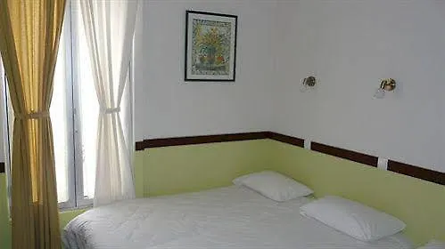 Hotel Des Bains A 10 Min De Paris Maisons-Alfort 2*,  Francia